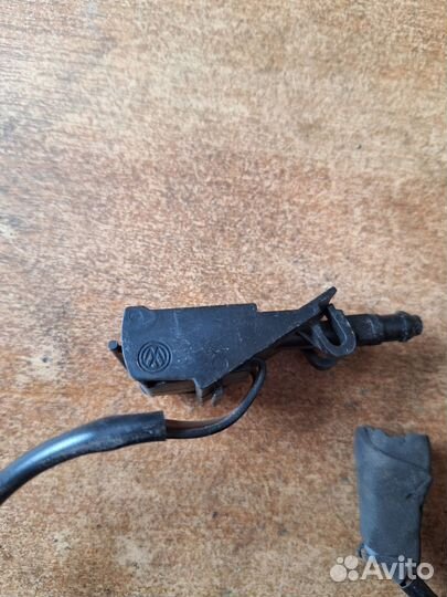 Форсунка омывателя лобового стекла VW Polo мк 5