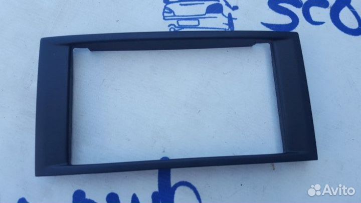 Рамка передняя Volkswagen Touareg AXQ 2004