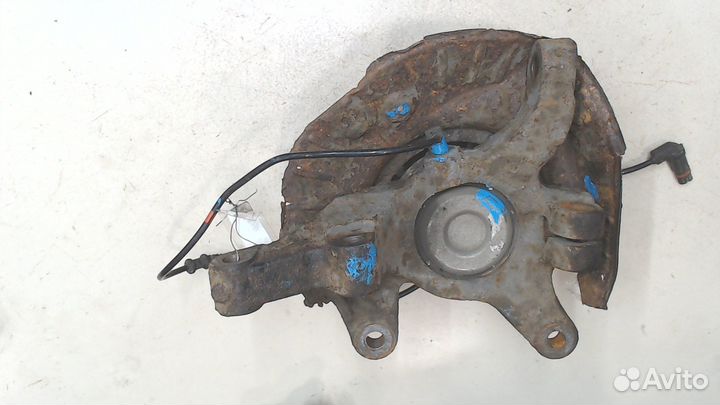 Ступица (кулак, цапфа) левая передняя Mercedes Vito W639