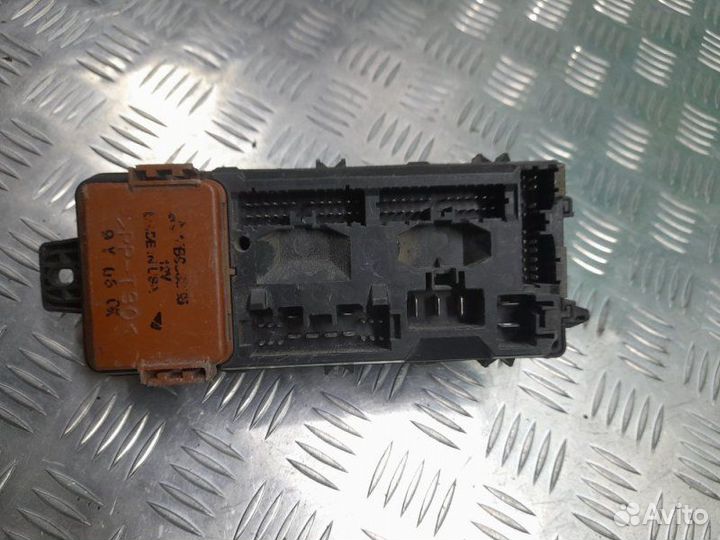 Блок предохранителей Mitsubishi Carisma седан 1.6