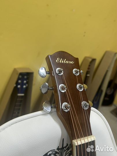 Акустическая гитара