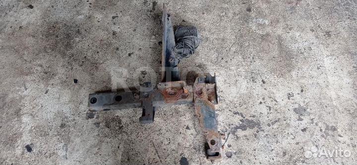Кронштейн крепления подкрылка переднего правого