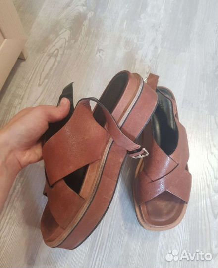 Сандалии на платформе 38