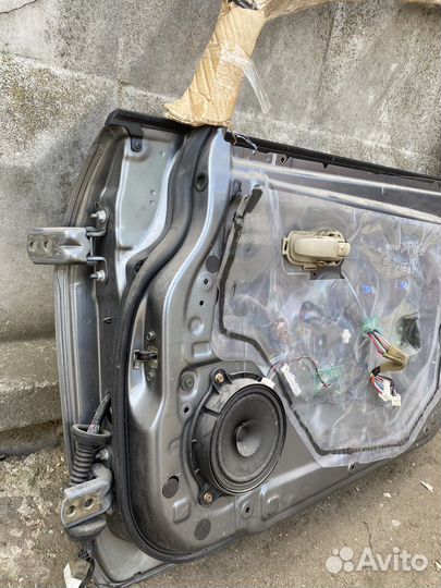 Дверь передняя правая nissan tiida с11 с 04-г.в