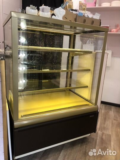 Продам витрину холодильную