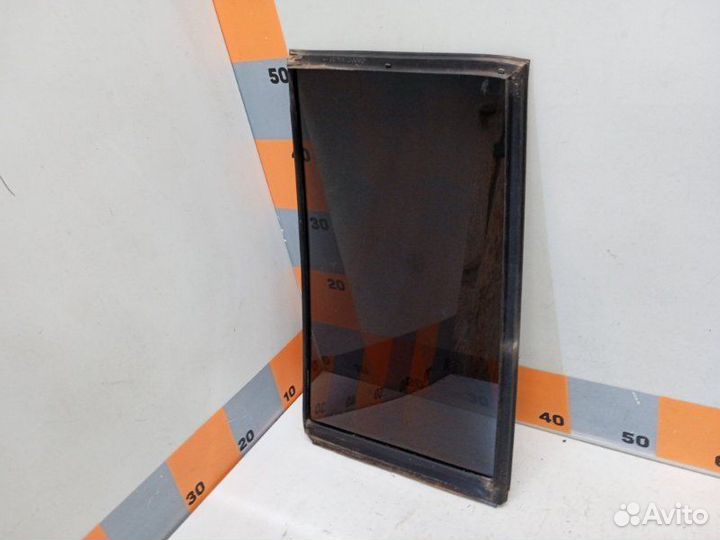 Стекло двери задней правой Mitsubishi Pajero 3 3.5