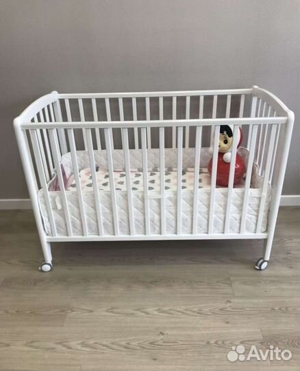 Детская кроватка без маятника