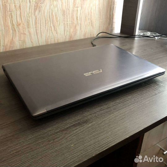Ноутбук asus