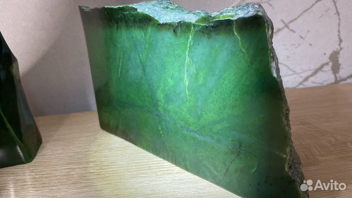 Спилы из нефрита в коллекцию