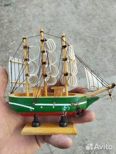 Деревянные корабль