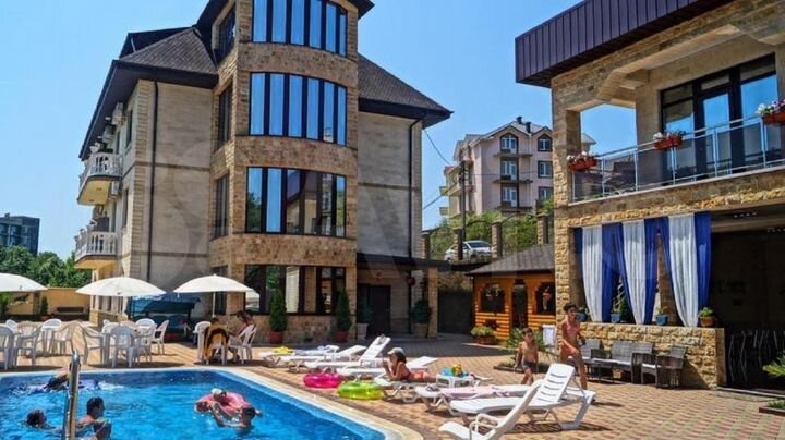 Дом 800 м² на участке 12,3 сот.