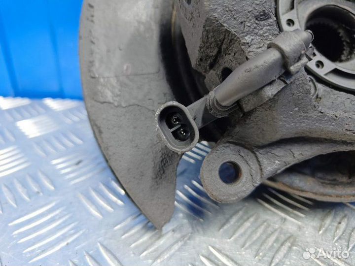 Кулак задний левый Kia Sorento 2 XM 2.2 D4HB 2009