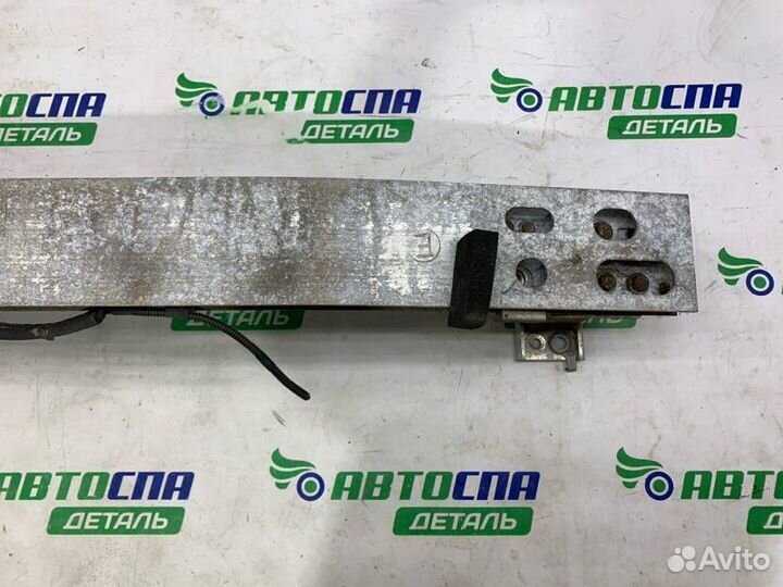 Усилитель бампера передний Toyota Prius ZVW30