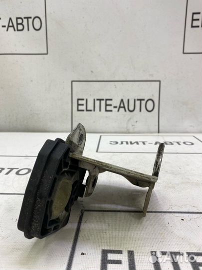 Кронштейн радиатора Bmw 5 F10 2011