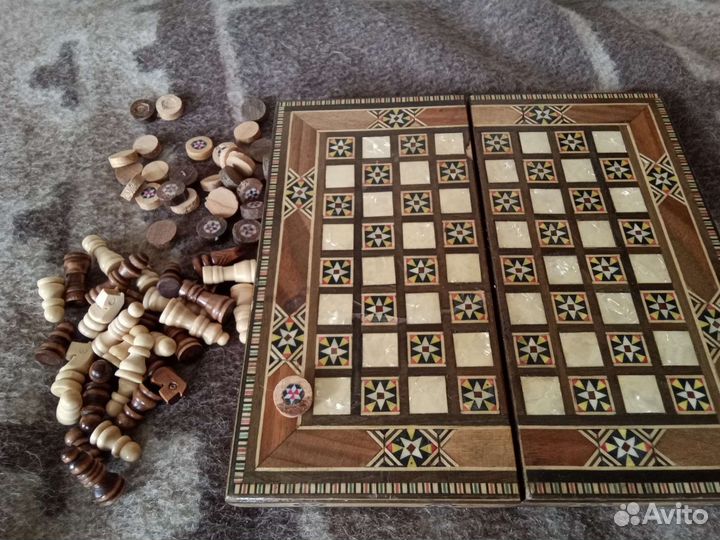 Шахматная доска, шахматные фигурки, ручная работа