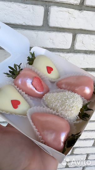 Клубника в шоколаде и конфеты ручной работы