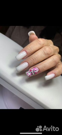 Модель на маникюр и педикюр с покрытием гель лак