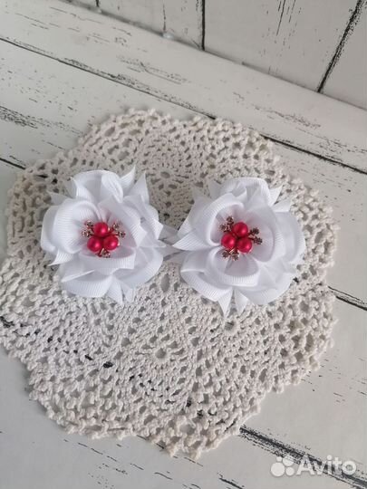 Белые бантики