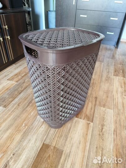 Корзина для белья с крышкой