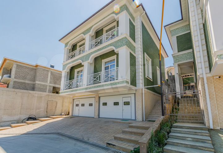 Дом 170 м² на участке 5 сот.