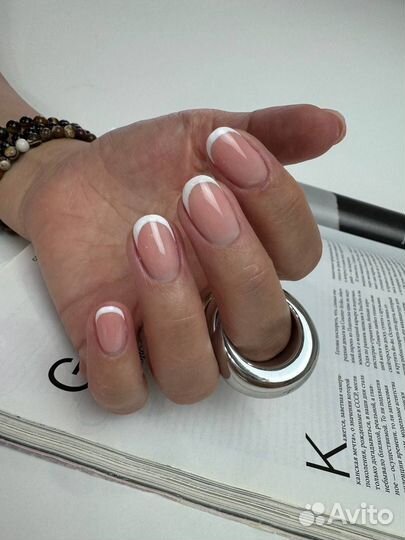 Начинающий мастер маникюра