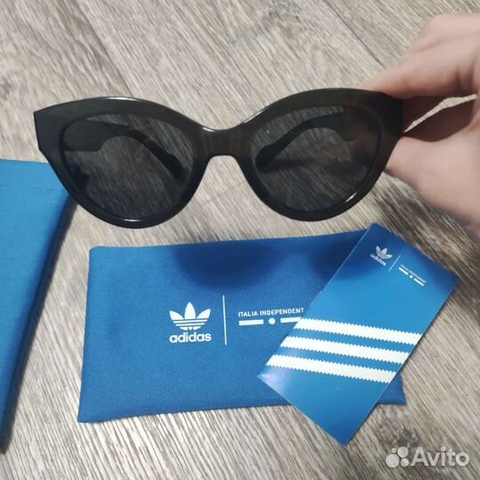 Солнцезащитные очки adidas