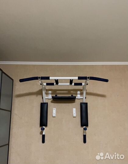 Турник настенный