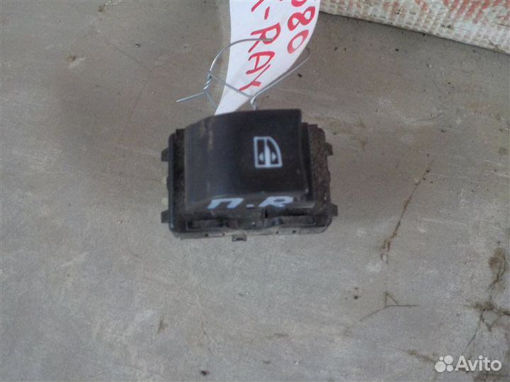 Кнопка стеклоподъемника передняя правая LADA X-Ray