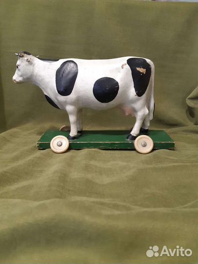 Игрушка Корова на колесиках СССР