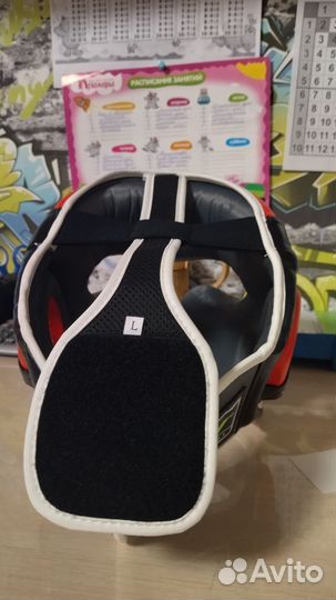 Боксерский шлем с перчатками