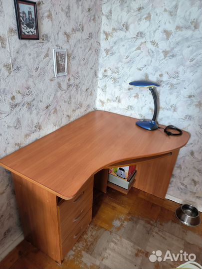 Угловой письменный стол