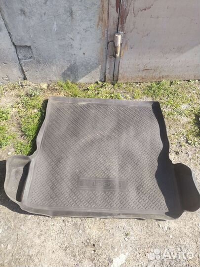 Коврик и ковролин в багажник Рено Renault Logan