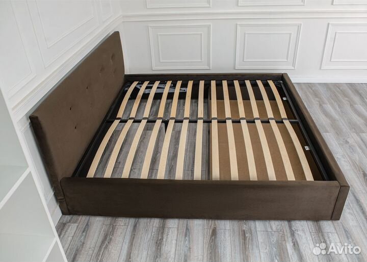Кровать с матрасом