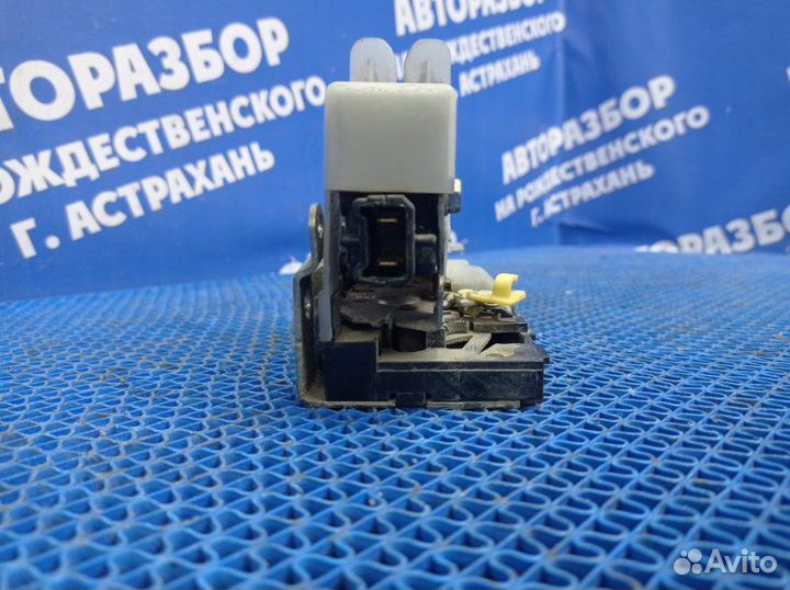 Задний левый замок двери Renault Symbol седан 2008