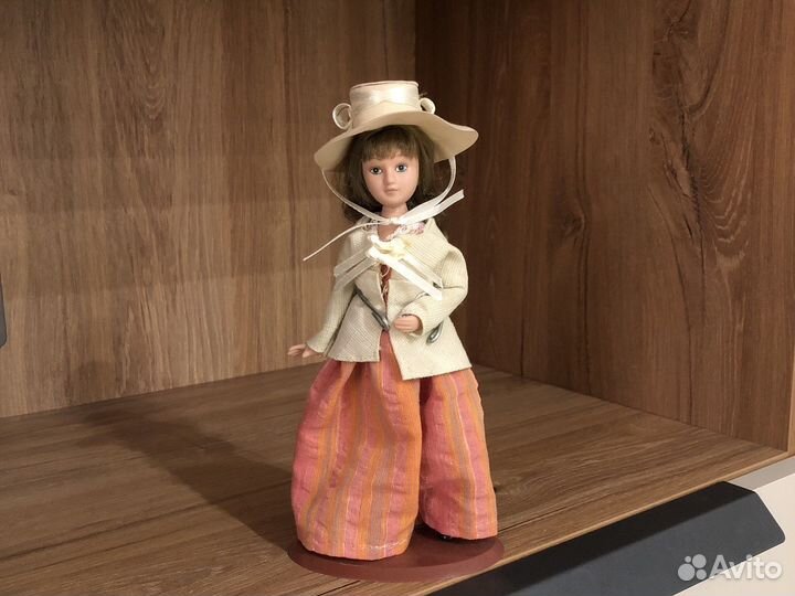 Кукла «Дамы эпохи» DeAgostini + держатель бесплат