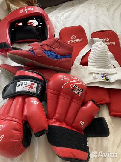 Боксерские перчатки и шлем детские