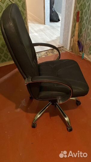 Офисное кресло