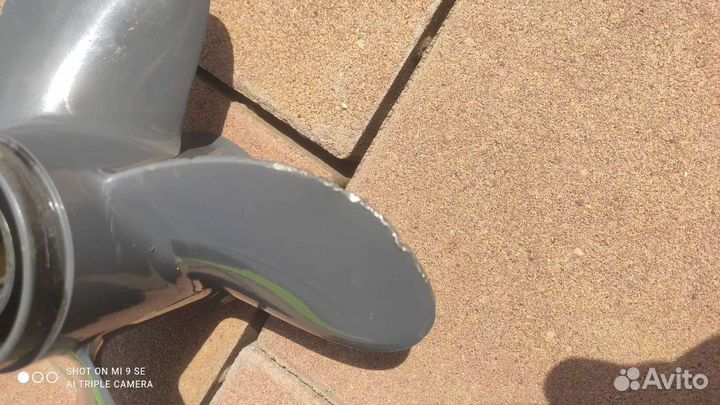 Винт лодочного мотора 9,9-15, четырехлопастной