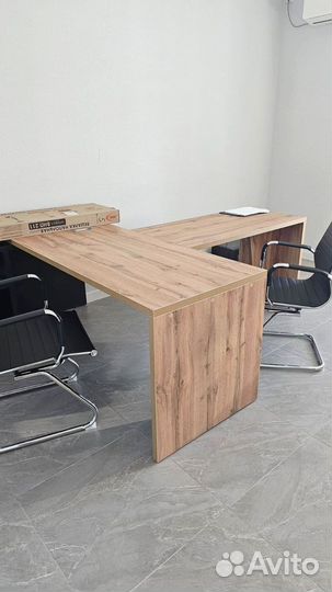 Стол в кабинет руководителя