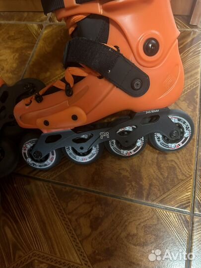Роликовые коньки