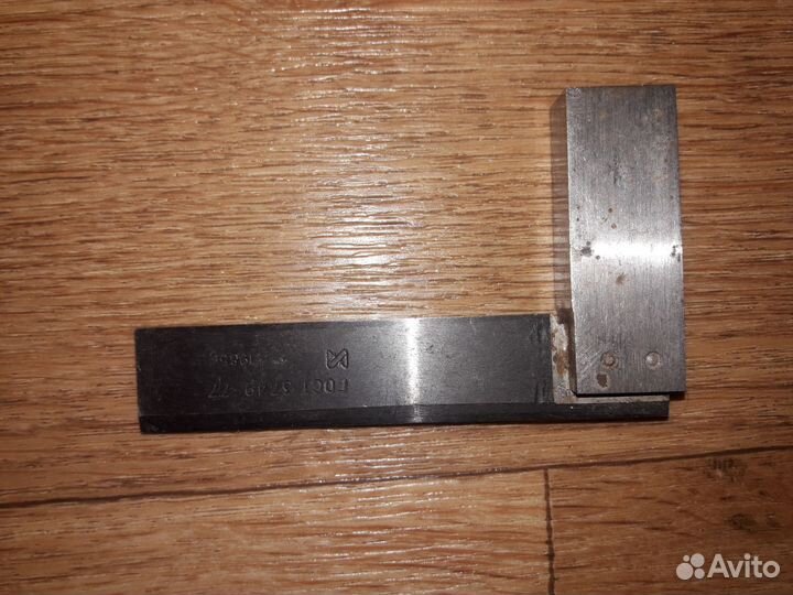 Угольник слесарный