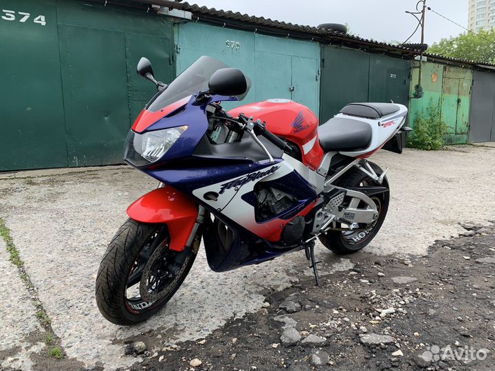 Honda CBR900RR Fireblade (929)