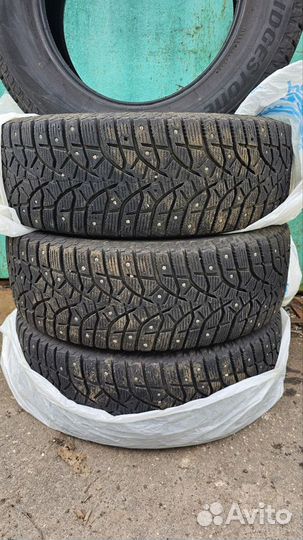 Bridgestone Blizzak Spike-02 SUV 235/65 R17 108