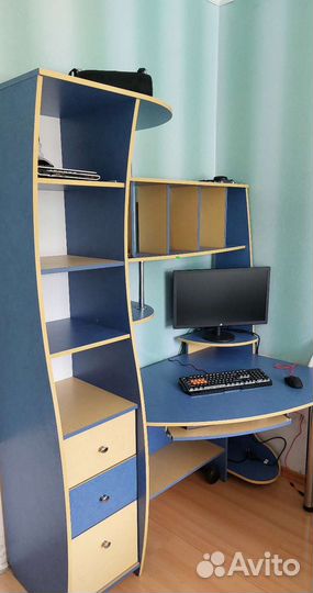 Компьютерный стол и письменный
