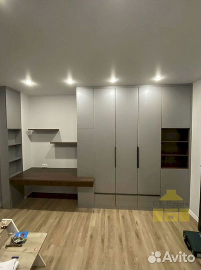 Зеркальный шкаф