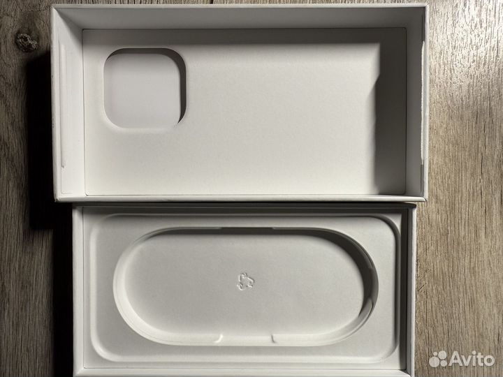 Коробка от iPhone 16 pro Natural Titanium