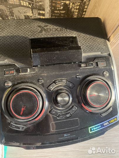 Музыкальная колонка LG