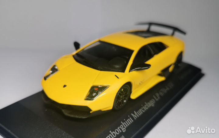 Lamborghini Murcielago LP670-4 SV 1/43 Minichamps