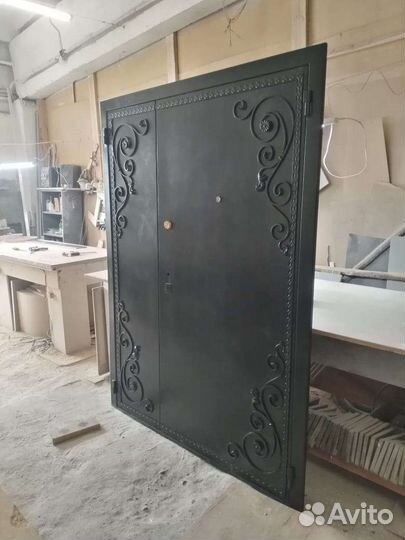 Дверь входная металлическая