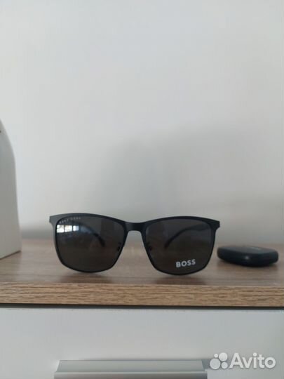 Солнцезащитные очки мужские boss